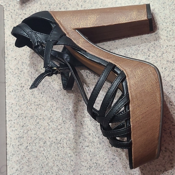 Black/Brown Open Toed Heels - Picture 8 of 8